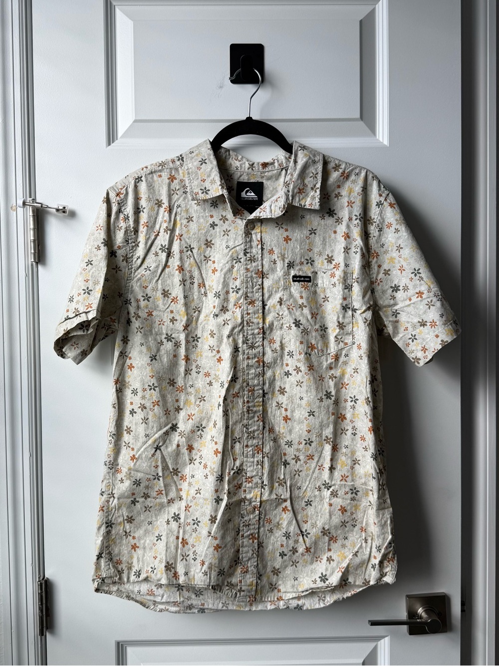 Quiksilver Men’s Cream Floral Short-Sleeve Button-Down Shirt